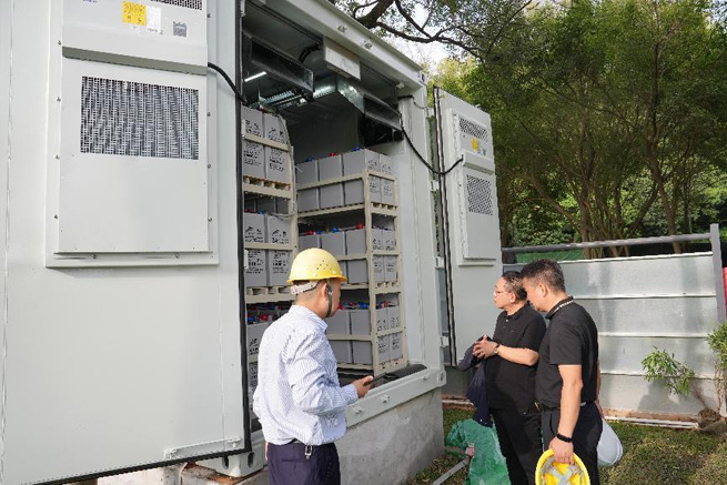 lead acid traction battery